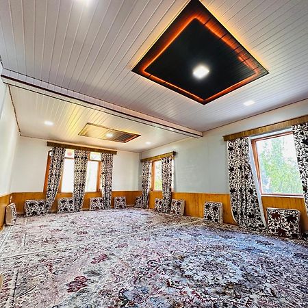 Sheen Homestay Гульмарг Экстерьер фото