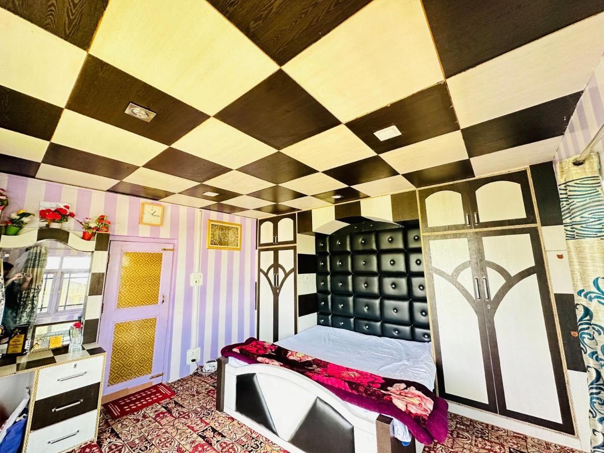 Sheen Homestay Гульмарг Экстерьер фото