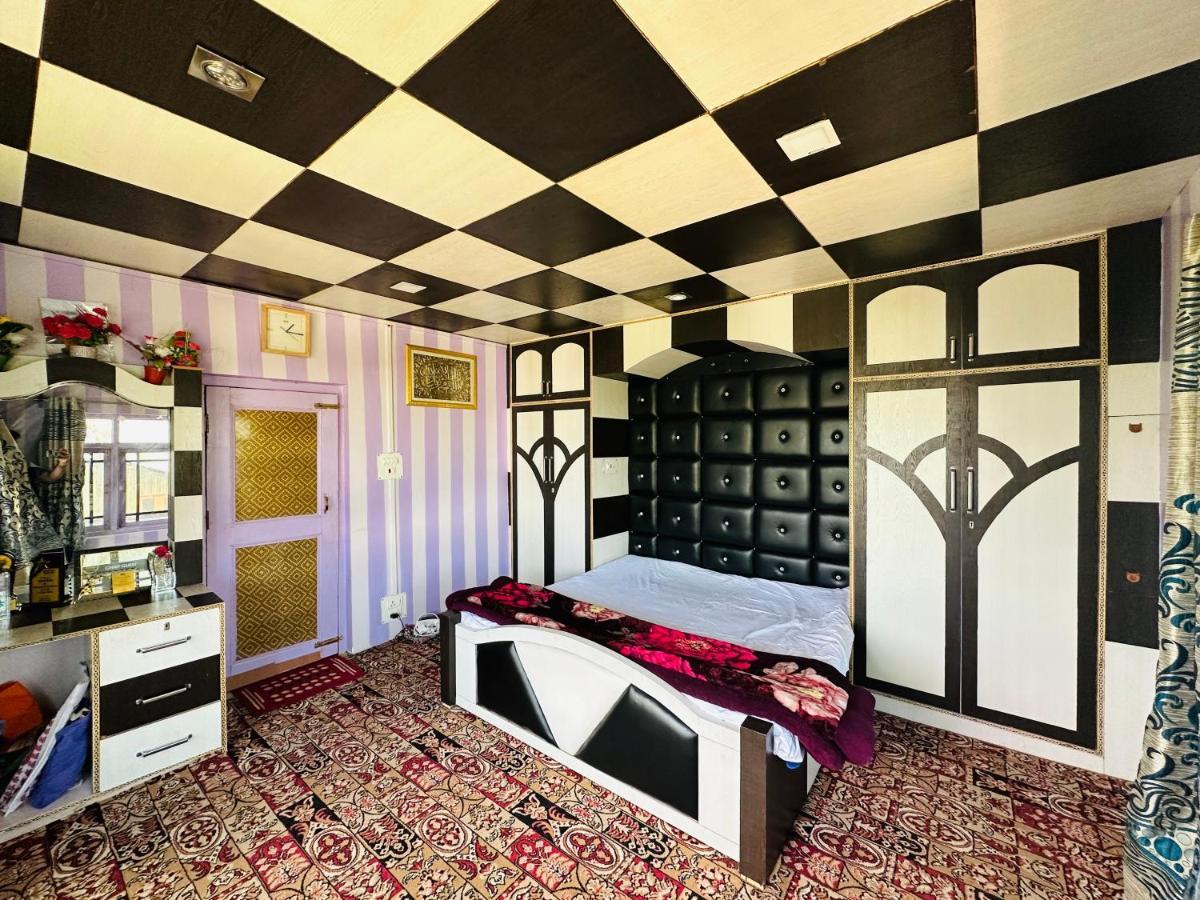 Sheen Homestay Гульмарг Экстерьер фото