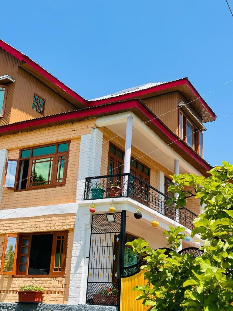 Sheen Homestay Гульмарг Экстерьер фото