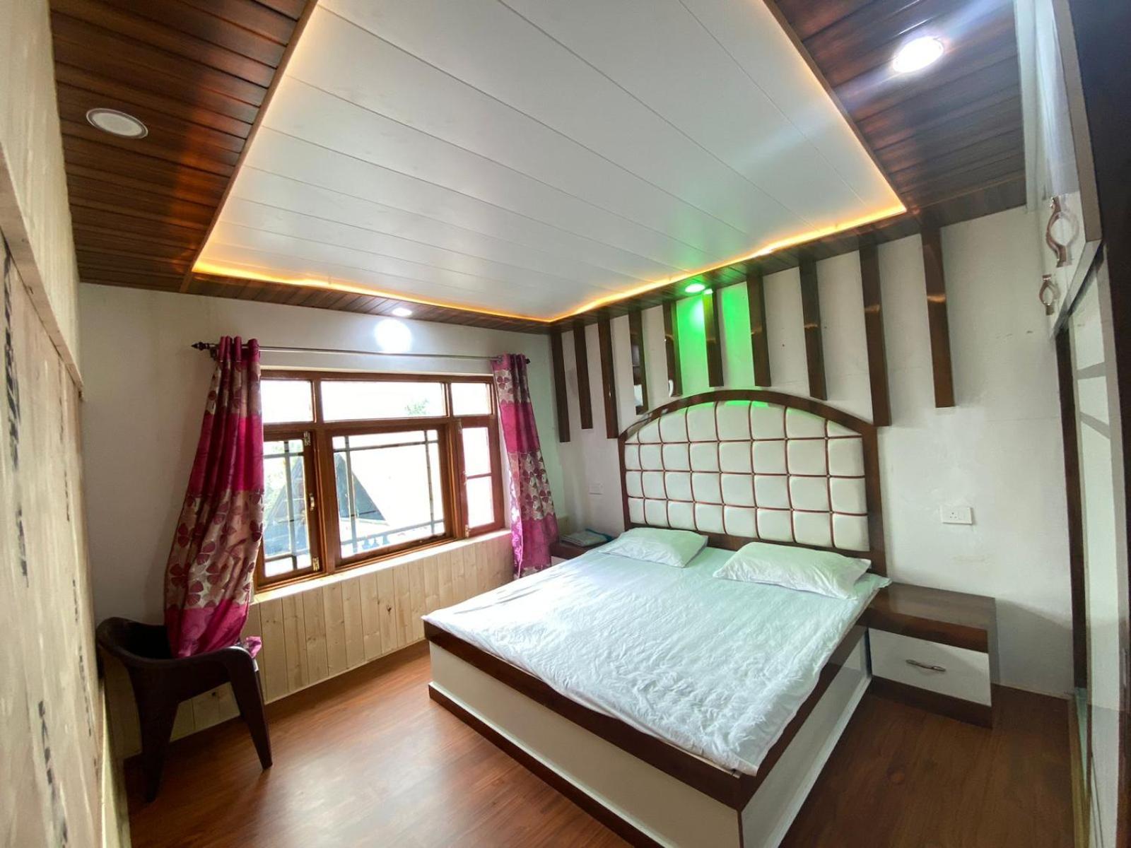 Sheen Homestay Гульмарг Экстерьер фото