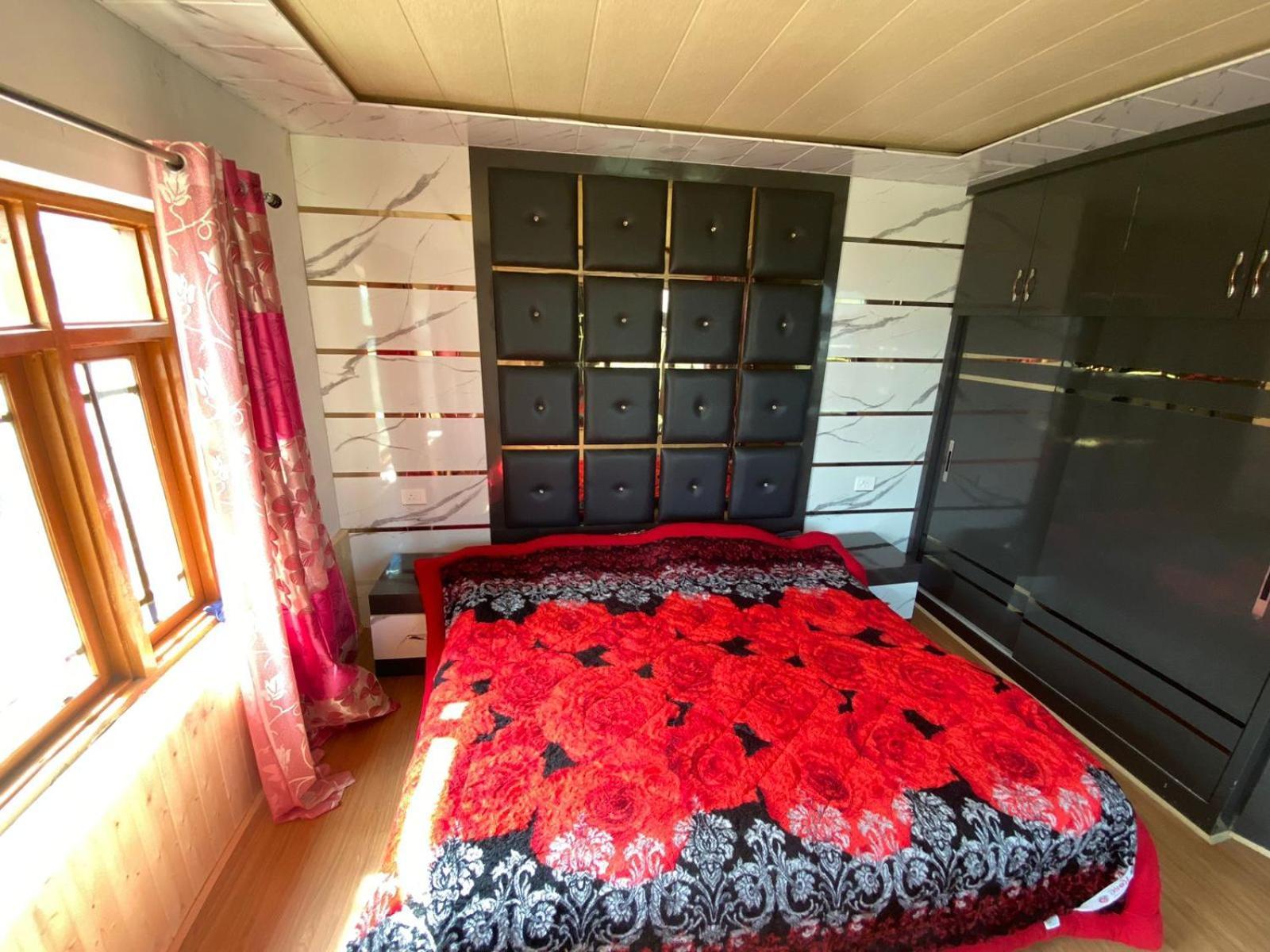 Sheen Homestay Гульмарг Экстерьер фото