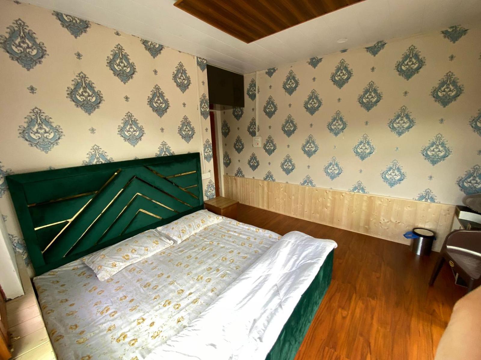 Sheen Homestay Гульмарг Экстерьер фото