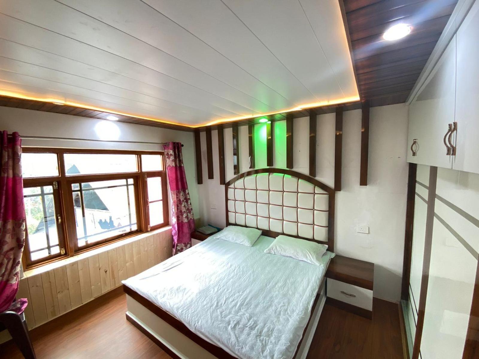 Sheen Homestay Гульмарг Экстерьер фото