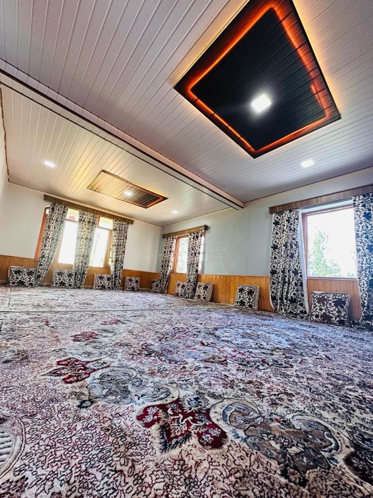 Sheen Homestay Гульмарг Экстерьер фото