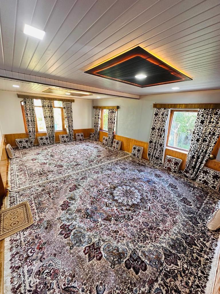 Sheen Homestay Гульмарг Экстерьер фото