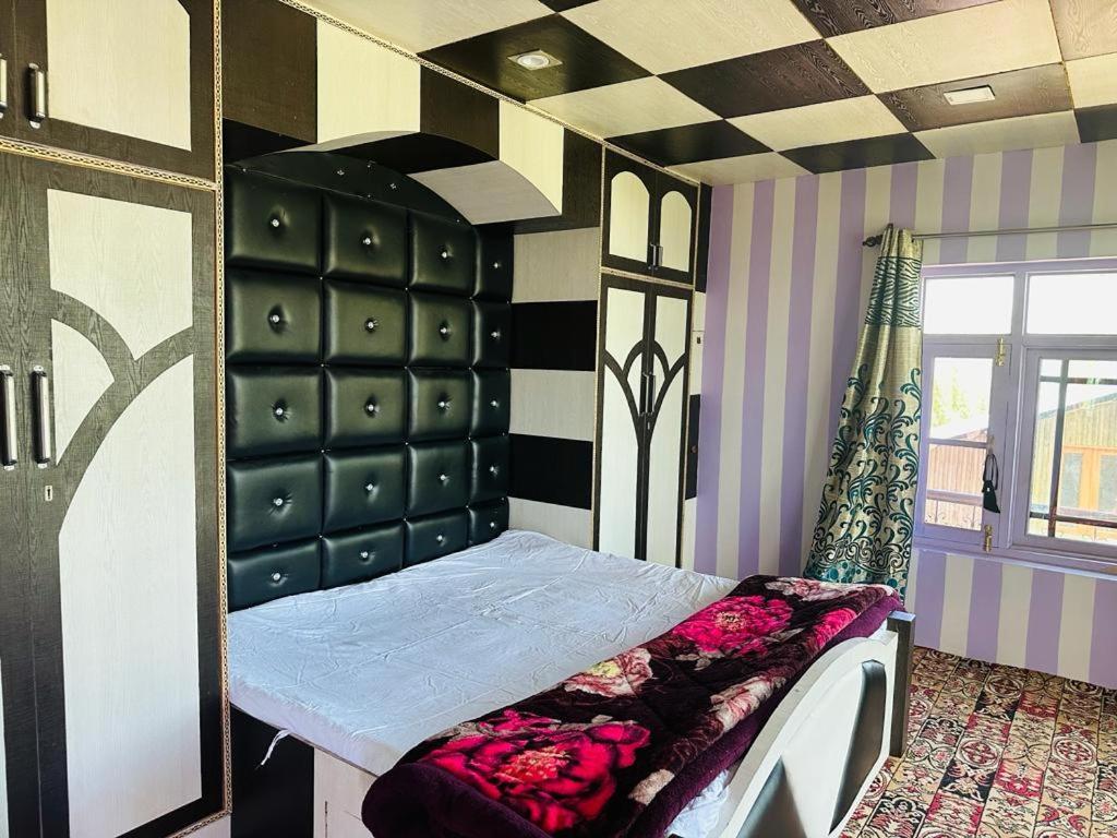Sheen Homestay Гульмарг Экстерьер фото